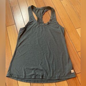Vuori Women’s Racerback Athletic Tank Top | Gray Size Small